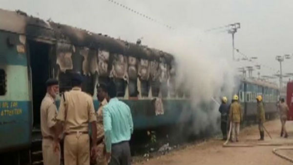 కాకినాడ నుంచి సికింద్రాబాద్‌కు. .