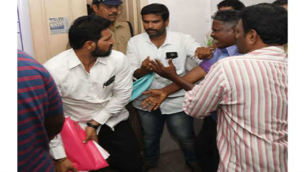 నామినేషన్ల అడ్డగింత..