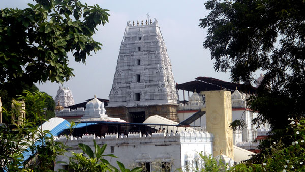 మూడు ఆలయాలు అభివృద్ధి..