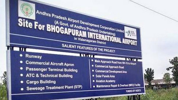 జీఎంఆర్‌కు పనులు ఇవ్వటంపై అప్పట్లో తీవ్ర విమర్శలు గుప్పించిన వైసీపీ