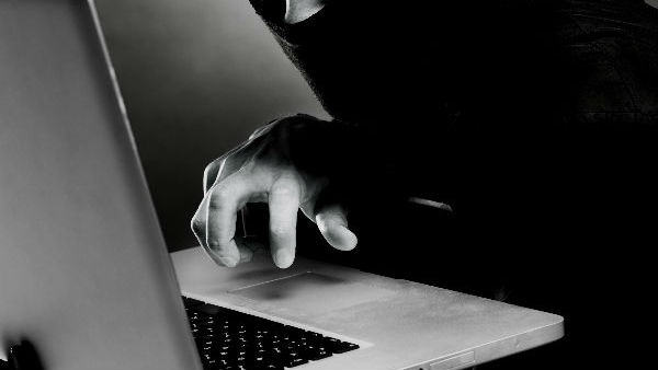 బ్యాకు ఖాతాలు గల్లంతు అయ్యే అవకాశం ఉందన్న పోలీసులు 