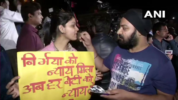 కరోనా వైరస్ భయపెడుతున్నా.. 144 సెక్షన్ విధించినా