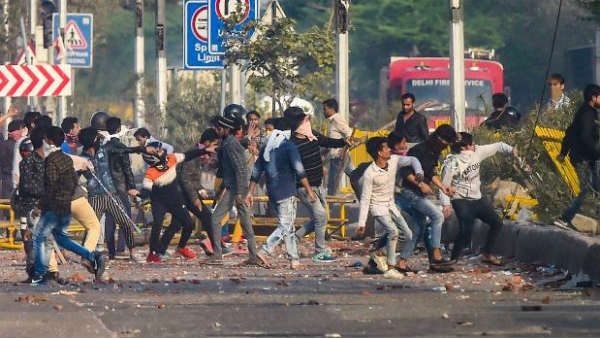  10మంది అరెస్ట్.. విచారణ..