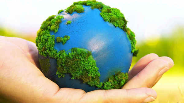 కాలుష్యపు కోరల నుండి భూమిని కాపాడుతున్న కరోనా 