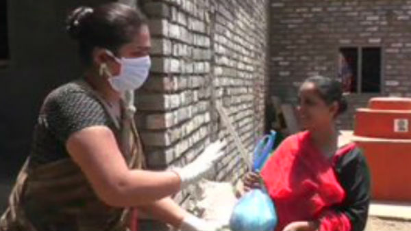 hijras donate 1500 kits for poor people.. hijras donate 1500 kits for poor people..