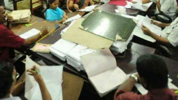 హెల్త్ ఎమర్జెన్సీ సమయంలో లీవ్ పెట్టిన మంథని మున్సిపల్ కమీషనర్ 