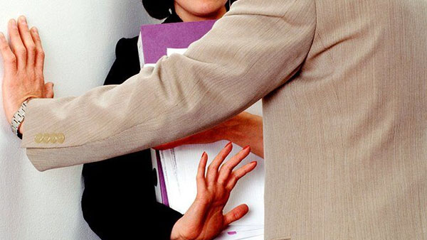 పోలీసుల నిర్లక్ష్యం- పెరిగిన వేధింపులు