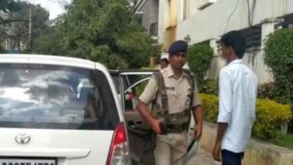 గత నెలలో ఐటీ సోదాలతో కదిలిన డొంక