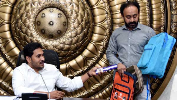 Chief Minister YS Jagan held a revie meeting for Jagananna Vidya Kanuka kits for School children Chief Minister YS Jagan held a revie meeting for Jagananna Vidya Kanuka kits for School children
