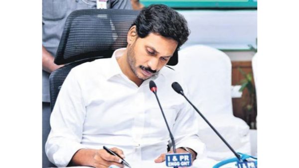 30శాతం మేరా కోతలు..ప్రజాప్రతినిధులకు కట్ 30శాతం మేరా కోతలు..ప్రజాప్రతినిధులకు కట్