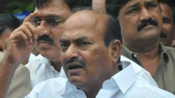 అయిదు దశాబ్దాల కంచుకోటలో..