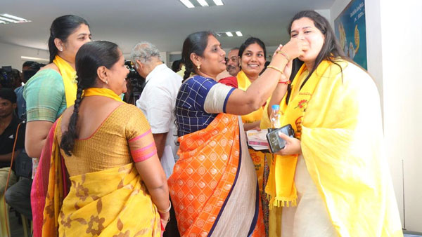  శ్వేత రాకతో వైసీపీకి ముచ్చెమటలు.