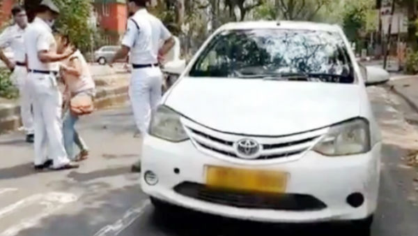  పశ్చిమబెంగాల్‌ రాజధాని కోల్‌కతాలో రోడ్ పై యువతి హంగామా