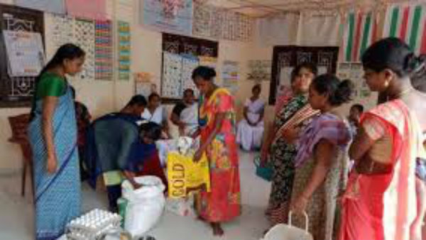 షాపింగ్ మాల్స్ వద్ద క్యూ లైన్ లు .. సామాజిక దూరంతో షాపింగ్ ఆలస్యం షాపింగ్ మాల్స్ వద్ద క్యూ లైన్ లు .. సామాజిక దూరంతో షాపింగ్ ఆలస్యం