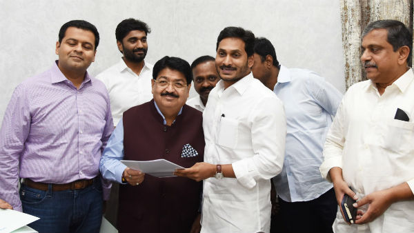 జగన్..అంబానీ..కేంద్రం మధ్యలో నత్వానీ... జగన్..అంబానీ..కేంద్రం మధ్యలో నత్వానీ...