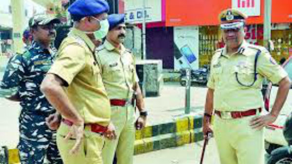 పోలీసు కుటుంబాల్లో చిన్నారులకు కరోనా భయం పోలీసు కుటుంబాల్లో చిన్నారులకు కరోనా భయం