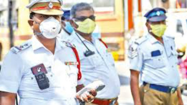 తమ తండ్రులు బయటకు వెళ్లొద్దు అని ఏడుస్తున్న చిన్నారులు తమ తండ్రులు బయటకు వెళ్లొద్దు అని ఏడుస్తున్న చిన్నారులు