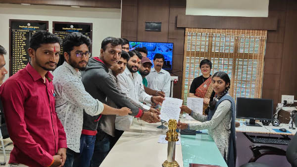 Schoolgirl Poonam Deshmukh turns collector for a day in Maharashtra 