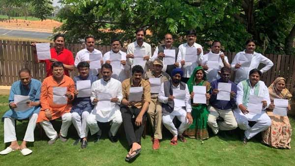 కర్నాటక సర్కారుకు ఎంపీ ఎమ్మెల్యేల వినతి.. కర్నాటక సర్కారుకు ఎంపీ ఎమ్మెల్యేల వినతి..