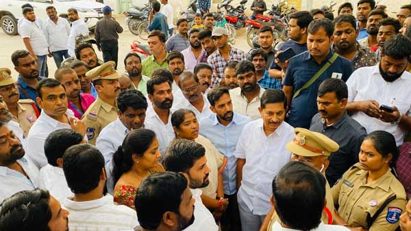 కేటీఆర్ ఫౌంహౌస్ వద్దకు మీడియాను తీసుకెళ్లిన రేవంత్