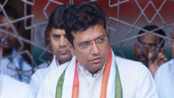 గతంలోనే పార్టీ మారతారనే ప్రచారం