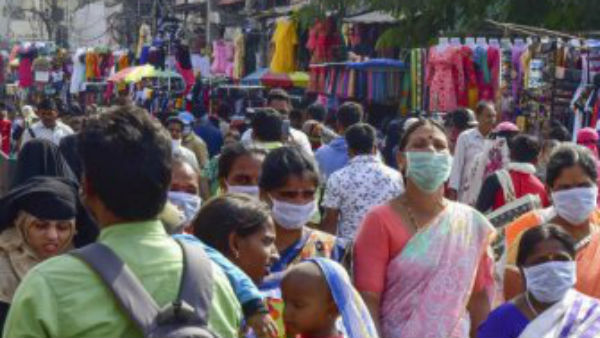 నగరంలో ఆంక్షలు.. జనాన్ని కట్టడి చేస్తున్న పోలీసులు..