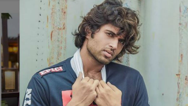 డబ్బింగ్ ఆర్టిస్టుగా నమ్మించి విజయ్ గొంతుతో..