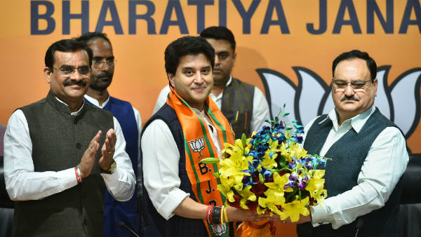 మొత్తానికి బీజేపీ గూటికి.. మొత్తానికి బీజేపీ గూటికి..