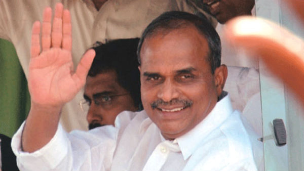  వైయస్ హయాంలో గాంధీ కుటుంబ సభ్యుల పేర్లు