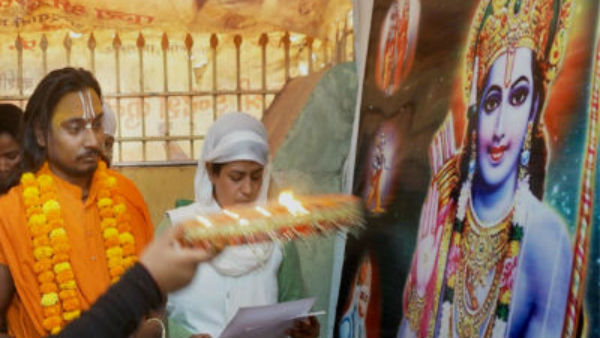 ఆన్ లైన్ లో రుసుమును చెల్లించి, గోత్రనామాలను పంపితే పూజలు 