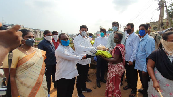  లాక్ డౌన్ పట్టించుకోకుండా..