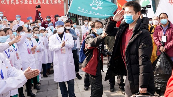 అమెరికాలో అక్షరాలా 10 లక్షలు..