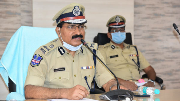 ప్రభుత్వ ఉద్యోగులకు కలర్ పాస్‌లు..