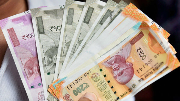 తమకు ఆదేశాలు అందలేదని చెప్తున్న బ్యాంకుల , ఫైనాన్సు కంపెనీల సిబ్బంది