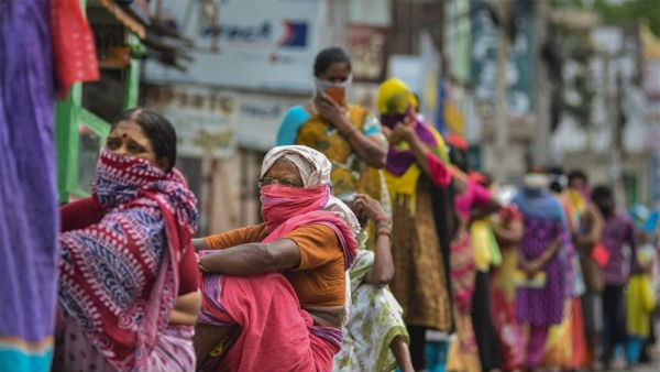  ఇళ్ల నుంచి బయటికి రాని కార్మికులు..