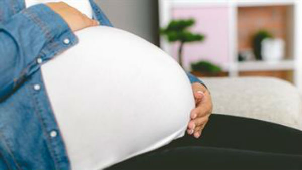 గర్భిణీకి డెలివరీకి యత్నం చేసిన నర్సులు .. గర్భసంచి బయటకు వచ్చిన ఘటన 