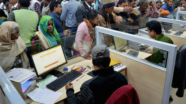 3 నెలలు మారటోరియం అని చెప్పినా పట్టించుకోని పలు బ్యాంకులు 