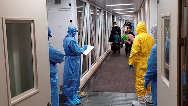 ఎర్రగడ్డ వద్ద వాహన తనిఖీల్లో చైనా మహిళలు .. క్వారంటైన్ తరలింపు 