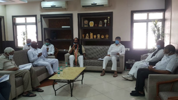 టీ సర్కార్ తప్పుడు లెక్కలు.. వలస కూలీలకు ఎంతిచ్చారో చెప్పాలన్న నేతలు.. 