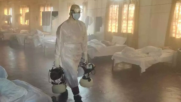 100 మంది డాక్టర్లు..