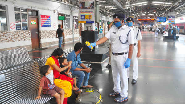 Andhra Pradesh: Govt deploys Robot To Serve COVID-19 Patients In Nellore Andhra Pradesh: Govt deploys Robot To Serve COVID-19 Patients In Nellore