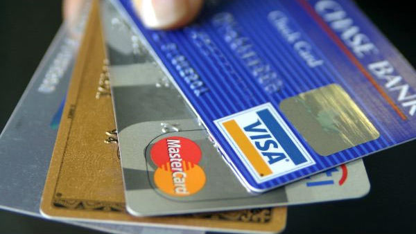 ఎవరి మాట వినాలో అర్ధం కాని గందరగోళం 