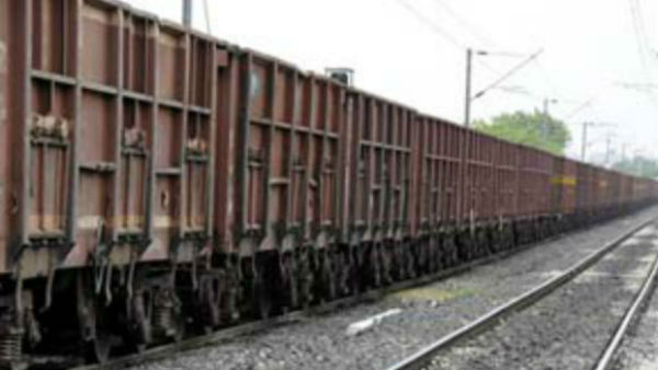 రోజుకు సగటున 180 గూడ్స్ రైళ్లు.. రోజుకు సగటున 180 గూడ్స్ రైళ్లు..