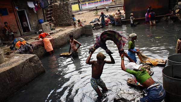 ఇదీ ధారావి దుర్భర స్థితి...