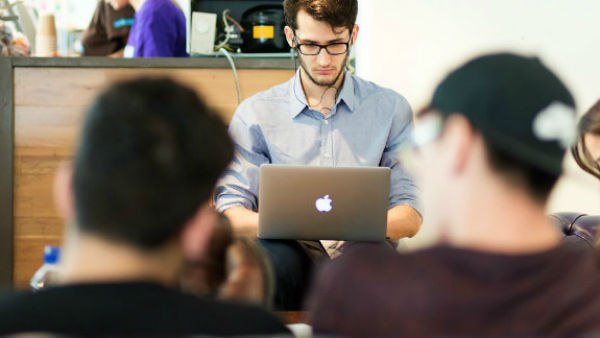 లాక్ డౌన్ నేపధ్యంలో కార్పోరేట్ విద్యా సంస్థల డిజిటల్ విద్యా ప్రణాళిక 