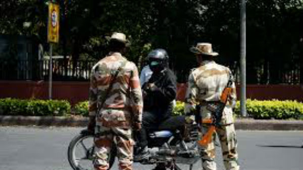  మూతపడిన సెలూన్లు , కరోనా వ్యాప్తి నేపధ్యంలో కఠినమైన ఆంక్షలు