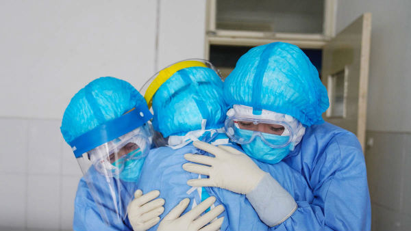  మర్యాదగా ఇండ్లు ఖాళీ చెయ్యండి !