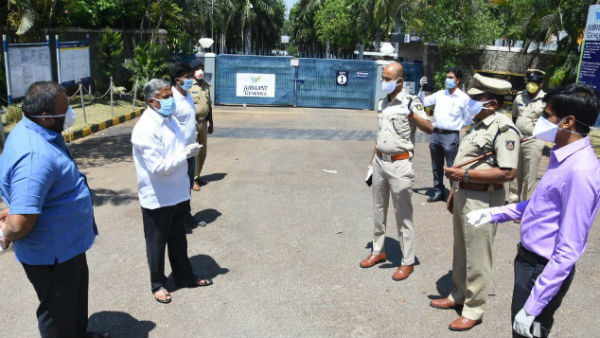 ఒక్క దెబ్బతో 900 మంది క్వారంటైన్ ఒక్క దెబ్బతో 900 మంది క్వారంటైన్