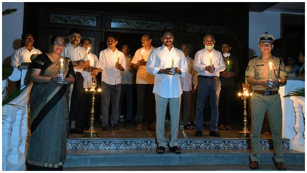 కొవ్వొత్తులతో సీఎం జగన్ 