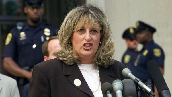 పెంటగాన్‌లో లెవిన్‌స్కీతో పరిచయం